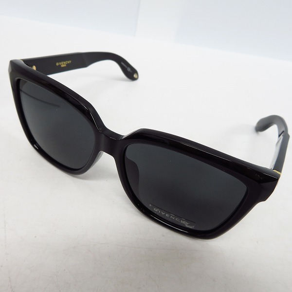 実際に弊社で買取させて頂いたGIVENCHY/ジバンシイ フルリム サングラス アジアンフィット GV 7021/F/S D28E5
