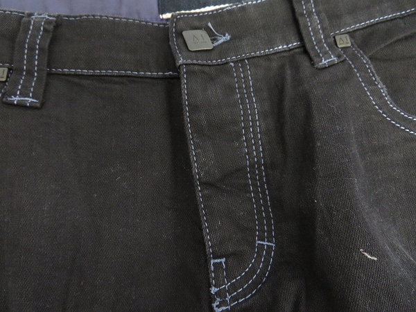 実際に弊社で買取させて頂いたARMANI JEANS/アルマーニジーンズ ボタンフライ COMFORT FIT  等 コットン/デニム パンツ 36/38 3点セットの画像 5枚目
