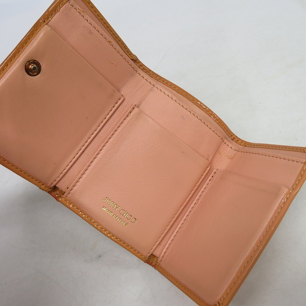 実際に弊社で買取させて頂いたJIMMY CHOO/ジミーチュウ NEMO 133NEMOGTR エナメル/スタッズ 3つ折り財布の画像 4枚目