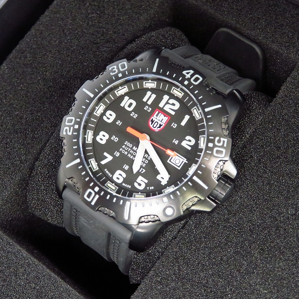 実際に弊社で買取させて頂いたLUMINOX/ルミノックス SERIES 4220 METERS WATER RESISTANT 1GBq H-3 LX/MBM