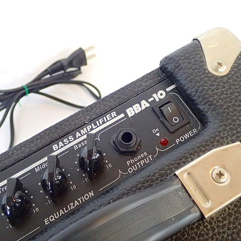 実際に弊社で買取させて頂いた【音出し確認済】Bacchus/バッカス BBA-10 コンパクト ベースアンプ コンボアンプの画像 3枚目