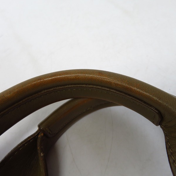 実際に弊社で買取させて頂いたJIMMY CHOO/ジミーチュウ スウェード レザーバッグ 迷彩ライニング 手提げの画像 6枚目