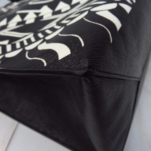 実際に弊社で買取させて頂いたGIVENCHY/ジバンシィ Power of Love North-South Tote Bag トートバッグ の画像 5枚目