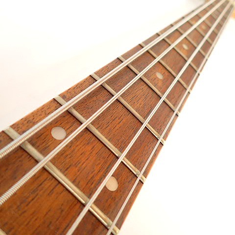 実際に弊社で買取させて頂いた★Bacchus/バッカス UNIVERSE SERIES ジャズベース タイプ エレキベース ソフトケース付きの画像 4枚目