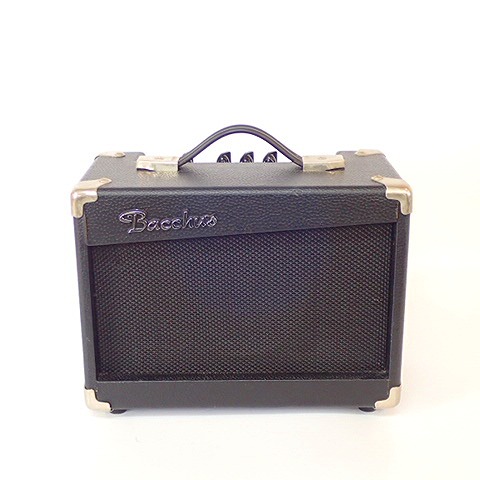 実際に弊社で買取させて頂いた【音出し確認済】Bacchus/バッカス BBA-10 コンパクト ベースアンプ コンボアンプ