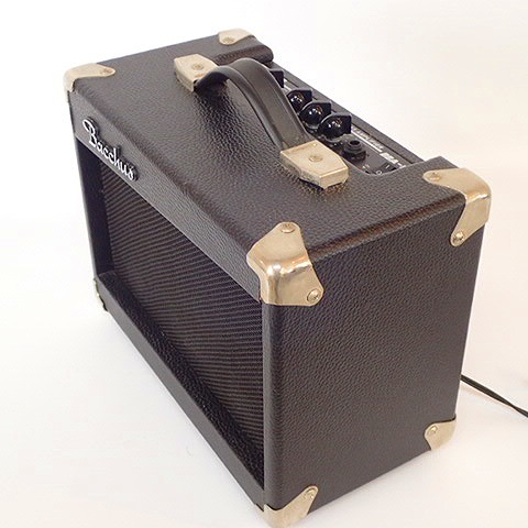 実際に弊社で買取させて頂いた【音出し確認済】Bacchus/バッカス BBA-10 コンパクト ベースアンプ コンボアンプの画像 4枚目