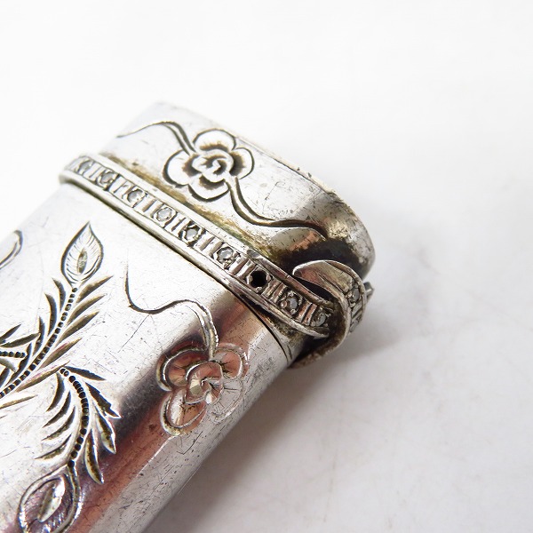 実際に弊社で買取させて頂いたCartier/カルティエ シルバー製　ダイヤセット 彫刻 ライターの画像 4枚目