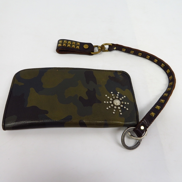 実際に弊社で買取させて頂いたHTC/エイチティーシー フラワースタッズ カモ柄 レザーロングウォレット/長財布