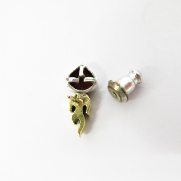 実際に弊社で買取させて頂いたLEATHERS AND TREASURES/レザーズ&トレジャーズ セイクリードハートスタッド ピアスの画像 3枚目