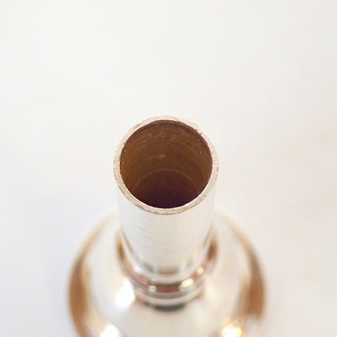 実際に弊社で買取させて頂いたSCHILKE/シルキー HELLEBERG チューバ用 マウスピース アクセサリー YAMAHA製ケース付きの画像 4枚目