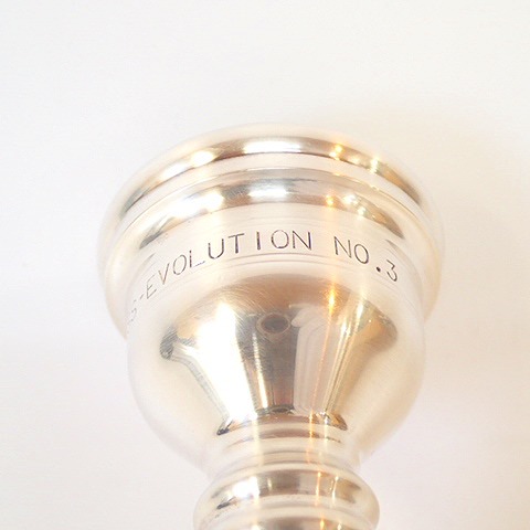 実際に弊社で買取させて頂いたBrass Evolution/ブラスエヴォリューション No.3 チューバ用 マウスピース ケース付きの画像 3枚目