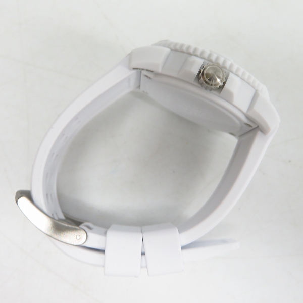 実際に弊社で買取させて頂いたLUMINOX/ルミノックス シリーズ7050 クオーツ 腕時計 ホワイト XS.7057.WOの画像 2枚目