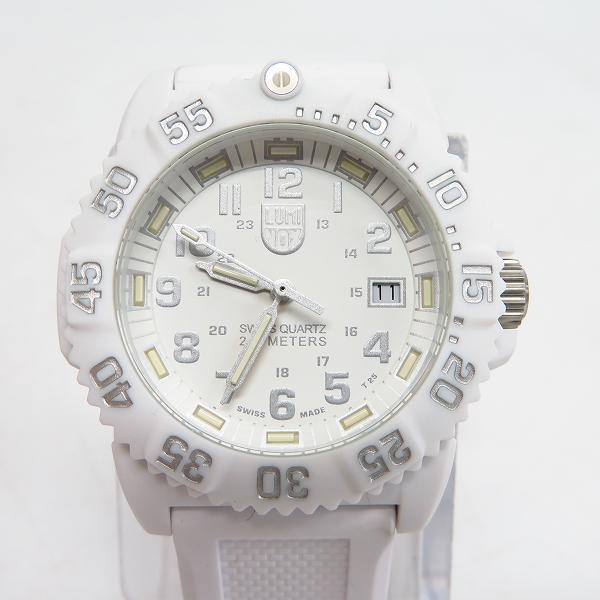 実際に弊社で買取させて頂いたLUMINOX/ルミノックス シリーズ7050 クオーツ 腕時計 ホワイト XS.7057.WOの画像 1枚目