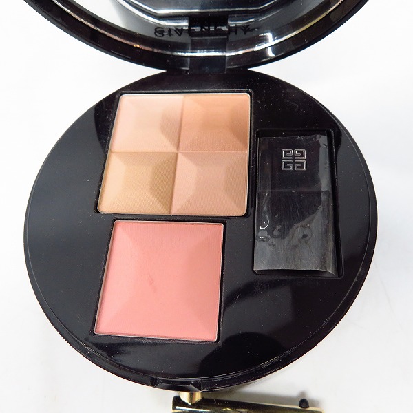 実際に弊社で買取させて頂いたGIVENCHY/ジバンシィ ゴールド・グラマー・パレットの画像 1枚目