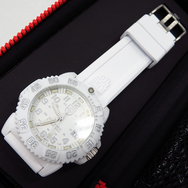 実際に弊社で買取させて頂いたLUMINOX/ルミノックス シリーズ7050 クオーツ 腕時計 ホワイト XS.7057.WO
