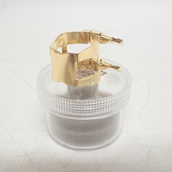実際に弊社で買取させて頂いた【美品】Wood stone/ウッドストーン ソプラノサックス SELMER/セルマー ラバーマウスピース用 リガチャー ゴールド