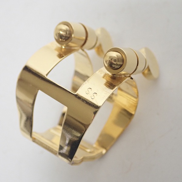 実際に弊社で買取させて頂いた【美品】Wood stone/ウッドストーン ソプラノサックス SELMER/セルマー ラバーマウスピース用 リガチャー ゴールドの画像 4枚目