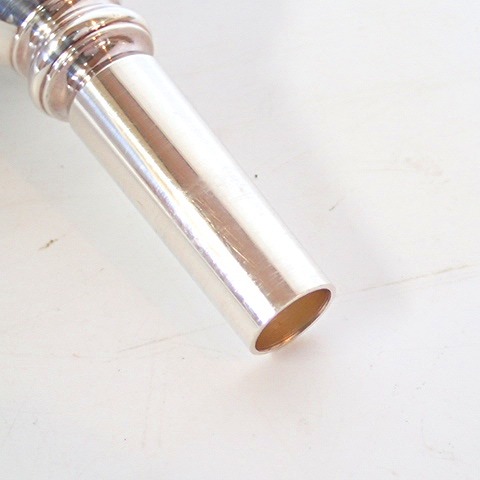 実際に弊社で買取させて頂いたSCHILKE/シルキー HELLEBERG チューバ用 マウスピース アクセサリー YAMAHA製ケース付きの画像 3枚目