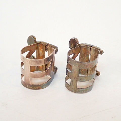 実際に弊社で買取させて頂いた【詳細不明】SELMER/セルマー サックス用 メタルマウスピース用 リガチャー 2個セット