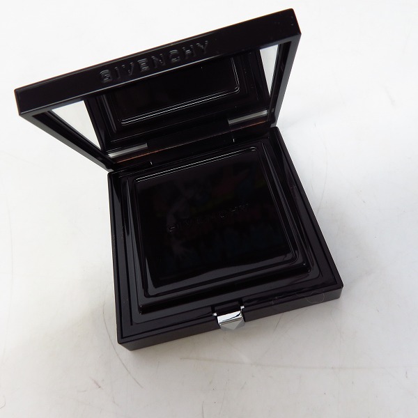実際に弊社で買取させて頂いた【未使用】GIVENCHY/ジバンシィ タン・クチュール・シマー・パウダー 02 フェイスパウダー 8gの画像 2枚目