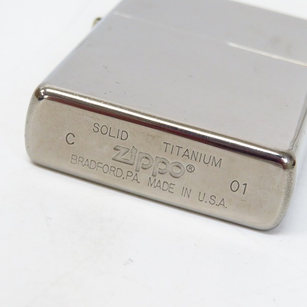 実際に弊社で買取させて頂いたZIPPO/ジッポー SOLID TITANIUM/ソリッドチタン シルバー/01年製の画像 2枚目