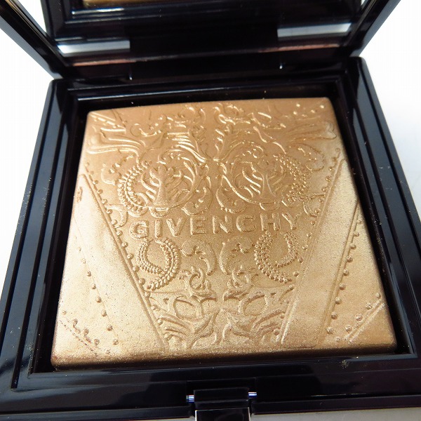 実際に弊社で買取させて頂いた【未使用】GIVENCHY/ジバンシィ タン・クチュール・シマー・パウダー 02 フェイスパウダー 8gの画像 1枚目
