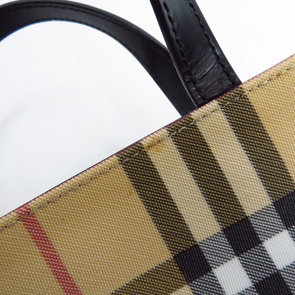 実際に弊社で買取させて頂いたBURBERRY LONDON/バーバリー ロンドン ノバ チェック柄 PVC ミニハンドバッグの画像 4枚目