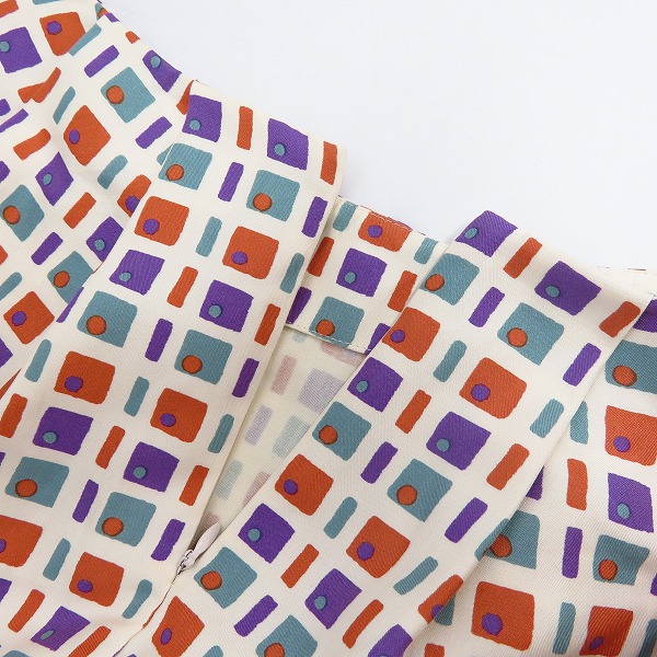 実際に弊社で買取させて頂いたMARNI/マルニ シルク混 総柄ミニスカート GOMAC27A00T1501/38の画像 5枚目