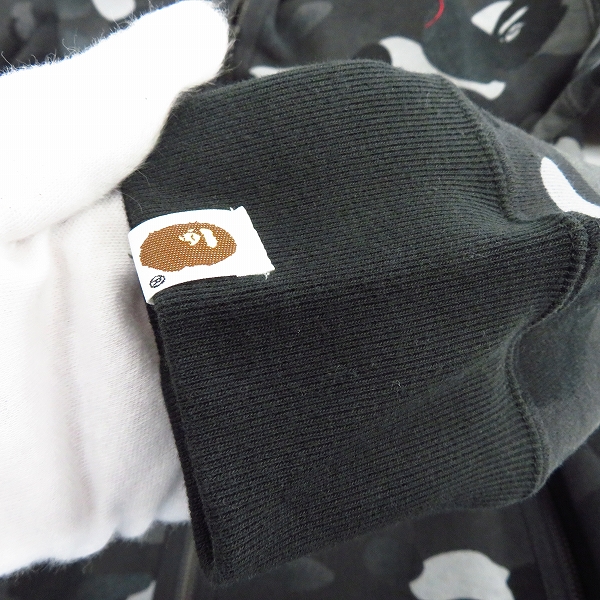 実際に弊社で買取させて頂いた【未使用】A BATHING APE/アベイシングエイプ GRADATION CAMO SHARK MASK WIDE ZIP HOODIE/マスク ジップフーディー/Mの画像 5枚目