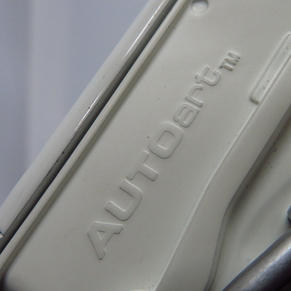 実際に弊社で買取させて頂いたAUTOart/オートアート  ミニカー NISSAN SKYLINE/日産 スカイライン  GT-R R32 N1 1/18 の画像 4枚目