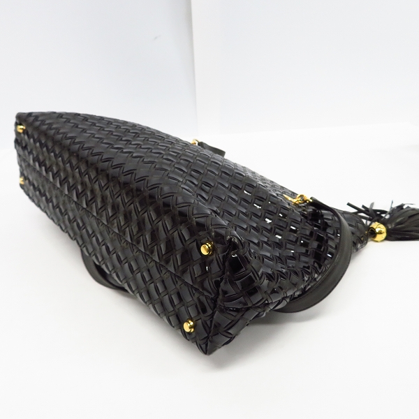 実際に弊社で買取させて頂いたBALLY/バリー パテントレザー 編み込み フリンジ ショルダーバック ブラックの画像 2枚目