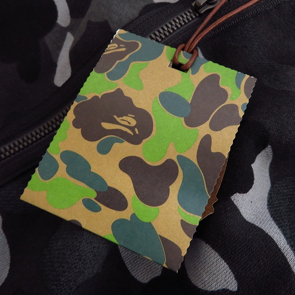 実際に弊社で買取させて頂いた【未使用】A BATHING APE/アベイシングエイプ GRADATION CAMO SHARK MASK WIDE ZIP HOODIE/マスク ジップフーディー/Mの画像 7枚目