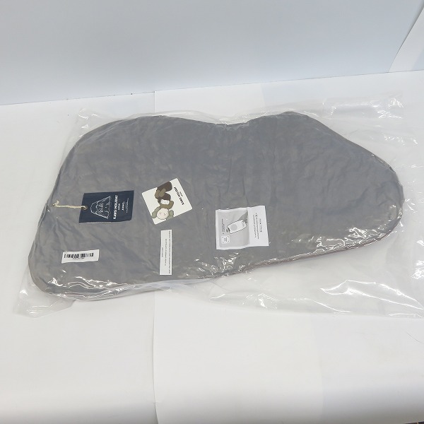 実際に弊社で買取させて頂いた【未開封】KAWS/カウズ HOLIDAY JAPAN Cushion/クッションの画像 1枚目