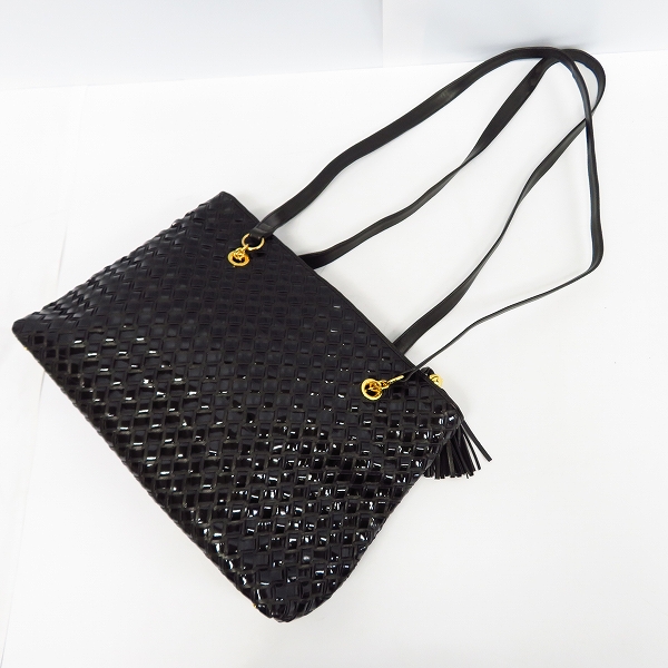 実際に弊社で買取させて頂いたBALLY/バリー パテントレザー 編み込み フリンジ ショルダーバック ブラックの画像 3枚目