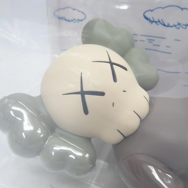 実際に弊社で買取させて頂いた【未開封】KAWS/カウズ HOLIDAY JAPAN 9.5 Vinyl Figures/ホリデージャパン ビニールフィギュアの画像 3枚目