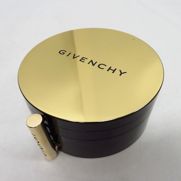 実際に弊社で買取させて頂いたGIVENCHY/ジバンシィ グラマーオンザゴー 3ステップメイクアップパレット