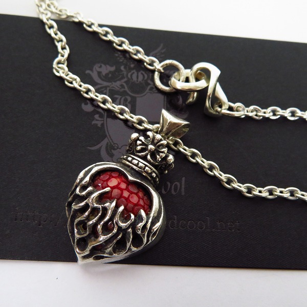 実際に弊社で買取させて頂いた【ギャラ付】Leathers and Treasures/レザーズアンドトレジャーズ Mini frame heart pendant w/Stingray 2nd edition