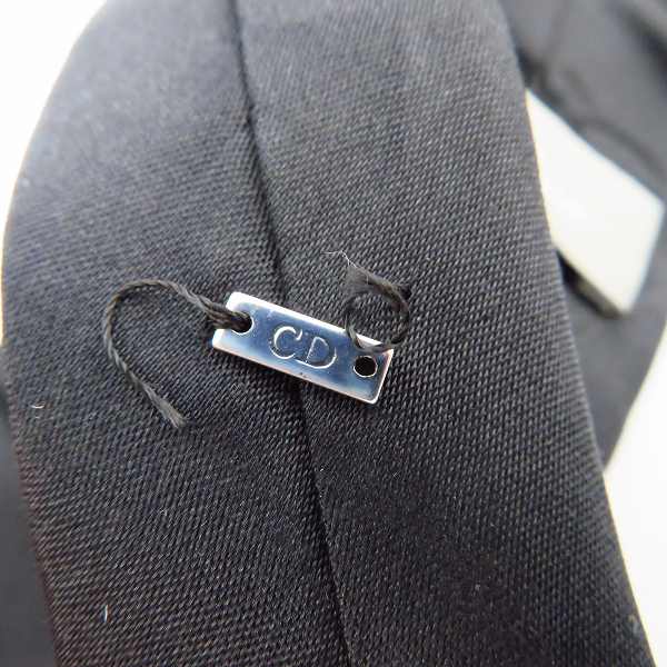 実際に弊社で買取させて頂いた【未使用含む】GUCCI/グッチ LOEWE/ロエベ Christian Dior/クリスチャンディオール 総柄/ロゴ デザイン ネクタイ 4点セットの画像 5枚目