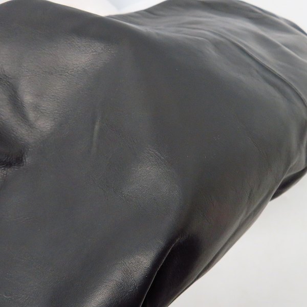 実際に弊社で買取させて頂いたISAMU KATAYAMA BACKLASH/バックラッシュ GUIDI CALF "REGULATE" SHOULDER BAG/バナナバッグ LARGE 143-02の画像 5枚目