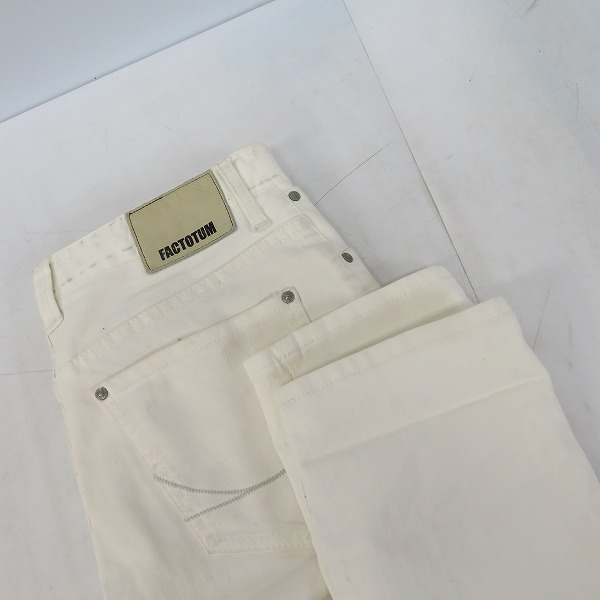 実際に弊社で買取させて頂いたFACTOTUM/ファクトタム テーパー ホワイトデニムパンツ 01042629/30の画像 8枚目