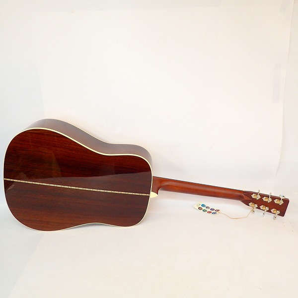 実際に弊社で買取させて頂いた★【美品】Martin/マーティン D-28 2018年製 アコースティックギター ハードケース付きの画像 2枚目