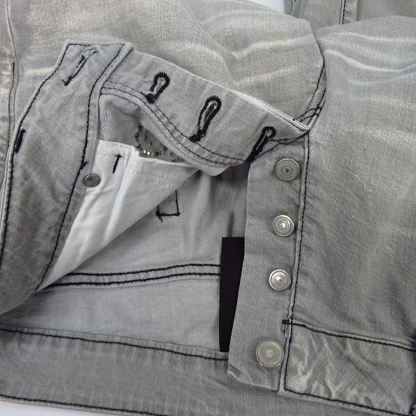 実際に弊社で買取させて頂いたAKM×HTC/エーケーエム×エイチティーシー スタッズ デニムパンツ/Lの画像 3枚目