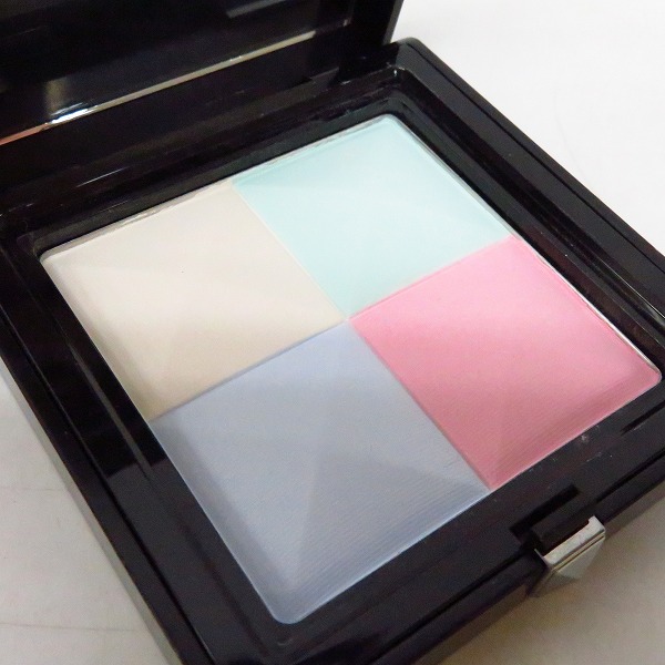 実際に弊社で買取させて頂いたGIVENCHY/ジバンシィ プリズム・ヴィザージュ フェイスパウダーの画像 3枚目