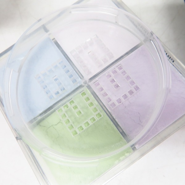 実際に弊社で買取させて頂いたGIVENCHY/ジバンシィ プリズム・リーブル ルースパウダー 3g×4の画像 1枚目