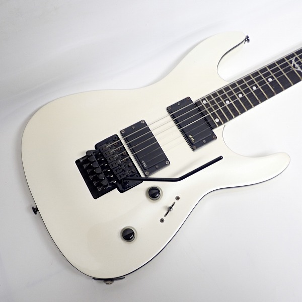 実際に弊社で買取させて頂いた★DEAN/ディーン Custom 550 Floyd ディンキータイプ エレキギター セミハードケース付きの画像 3枚目