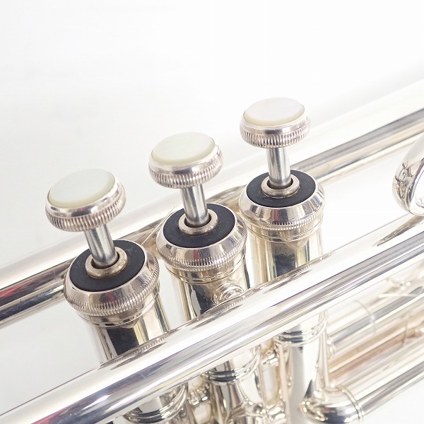 実際に弊社で買取させて頂いた★Vincent Bach/ヴィンセント バック Stradivarius Model 37 ML トランペット 純正ハードケース付きの画像 3枚目