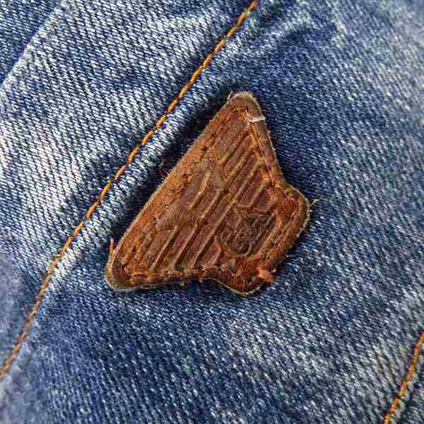 実際に弊社で買取させて頂いたARMANI JEANS/アルマーニジーンズ ボタンフライ ダメージ加工 デニムパンツ/34の画像 2枚目