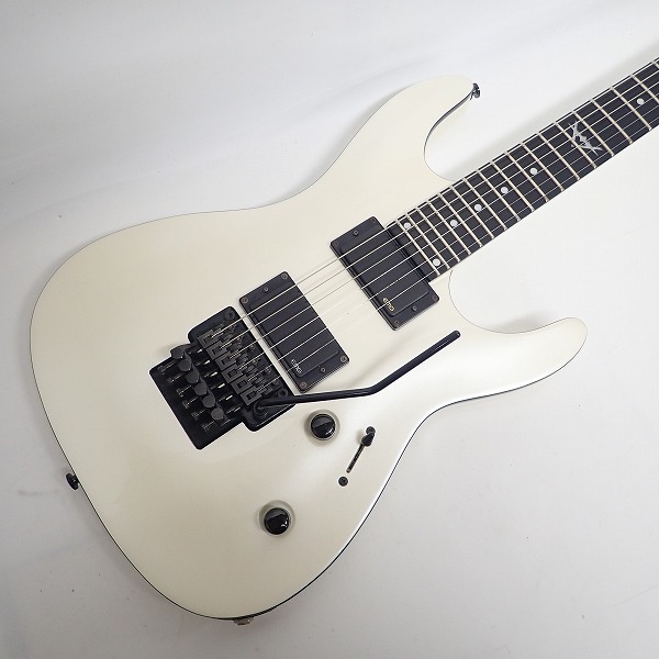 実際に弊社で買取させて頂いた★DEAN/ディーン Custom 550 Floyd ディンキータイプ エレキギター セミハードケース付きの画像 3枚目