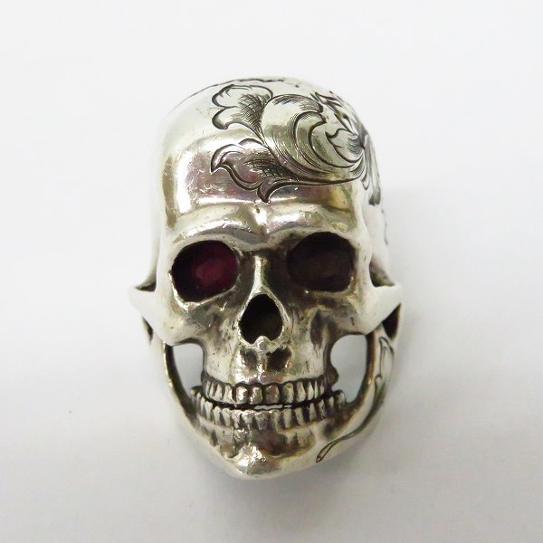 実際に弊社で買取させて頂いた【カスタム】STANLEY GUES/スタンリーゲス Xラージスカルリングｗ1ストーンアイ エングレービング/23.5-24号の画像 1枚目