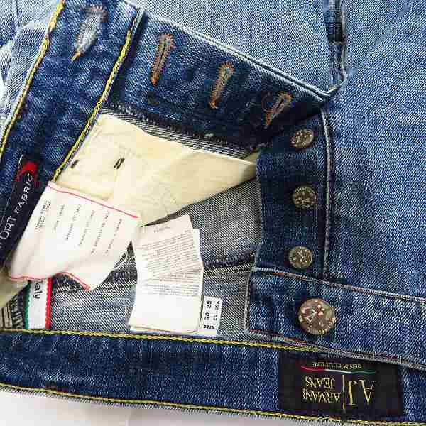 実際に弊社で買取させて頂いたARMANI JEANS/アルマーニジーンズ イタリア製 バックロゴワッペン デニムパンツ W30の画像 4枚目